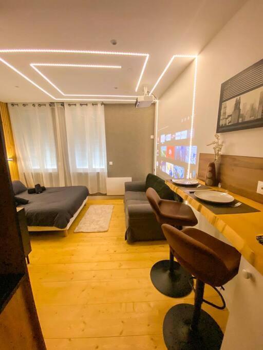 Le Pluvier D'argent*home Cinema Apartment
